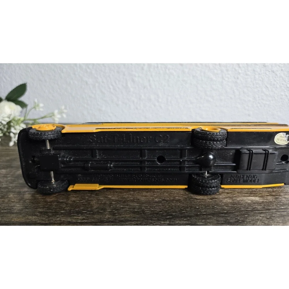 Thomas Built Buses Saf-T-Liner C2 School Bus Model Toy Yellow Black White